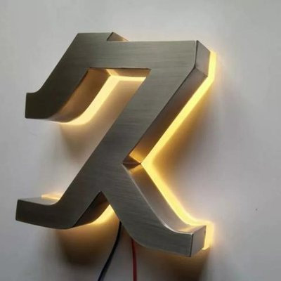 成都背发光字：亚克力透光材质 + 精工焊接，夜间光晕柔和不刺眼，助企业低干扰引流