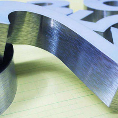 成都铝型材发光字：金属质感型材搭配节能光源，既有工业风辨识度又降能耗，契合企业高效宣传需求